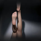 Detailed view of seamless waistband and reinforced toe design, crafted for durability, comfort, and smooth leg contour.